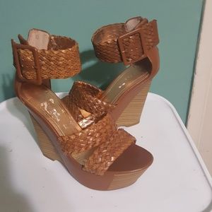 BCBG WEDGES...